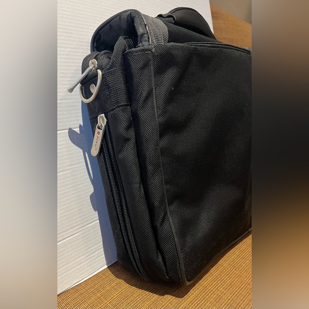 Foray Messenger Computer Shoulder Bag - Picture 8 of 15